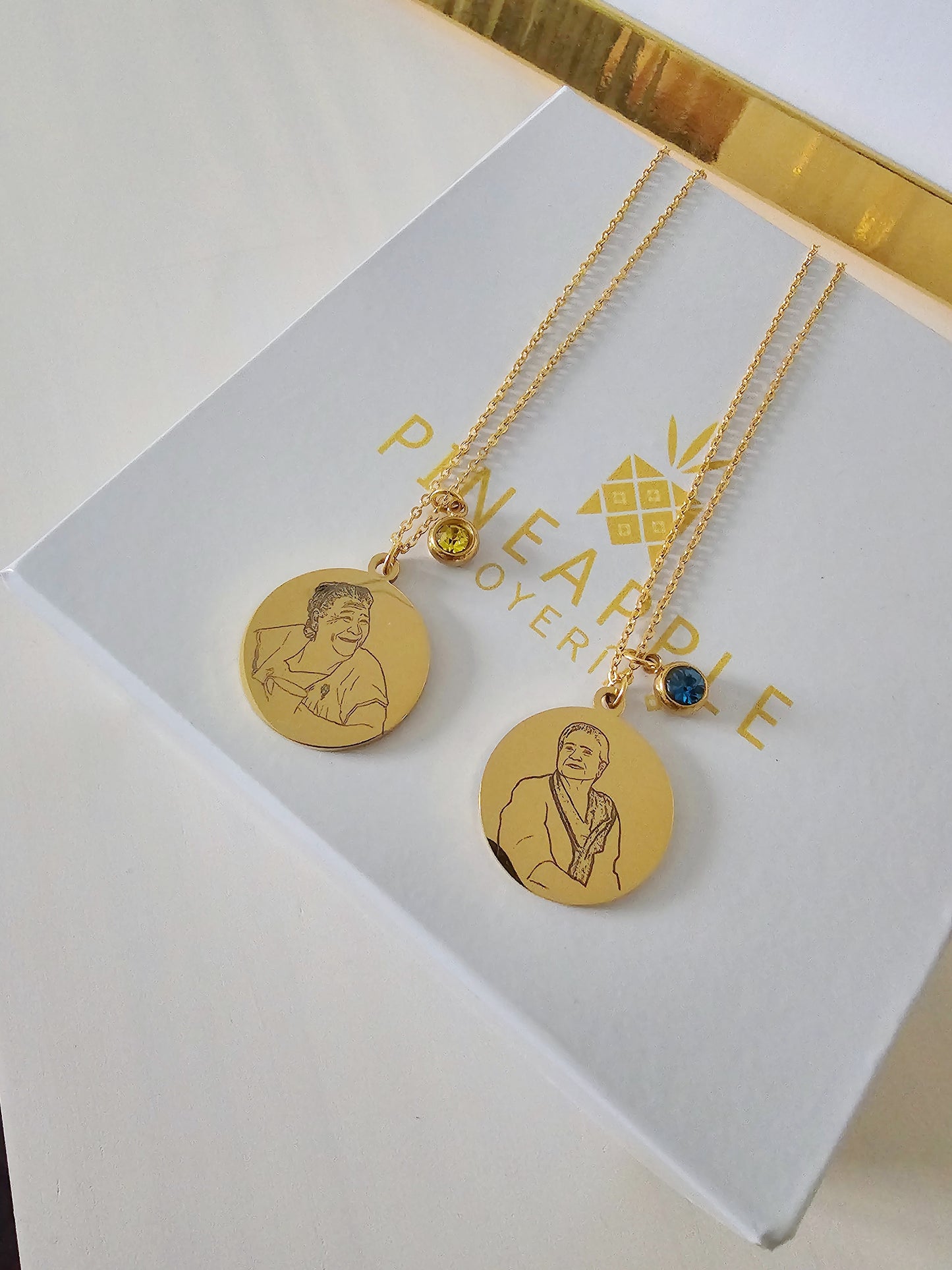 Cadena con retrato y cristal